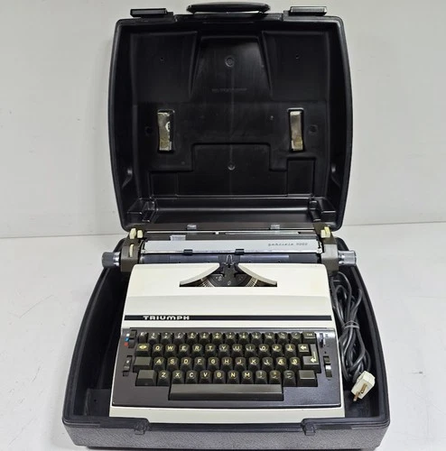 Typewriter Triumph Gabriele 5000 - Utilisé, non Testé, A Rayures Et Marque Page