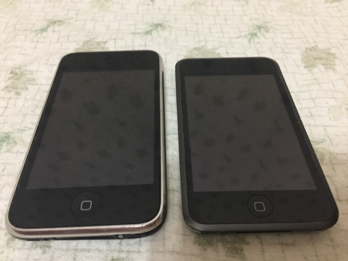 IPHONE & IPOD (8GB) *Both Not Working**For Repair/Parts Only