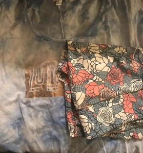 LuLaRoe-Perfect-T-Large-Tye-dye-amp-Pair-Of-TC-Leggings-EUC