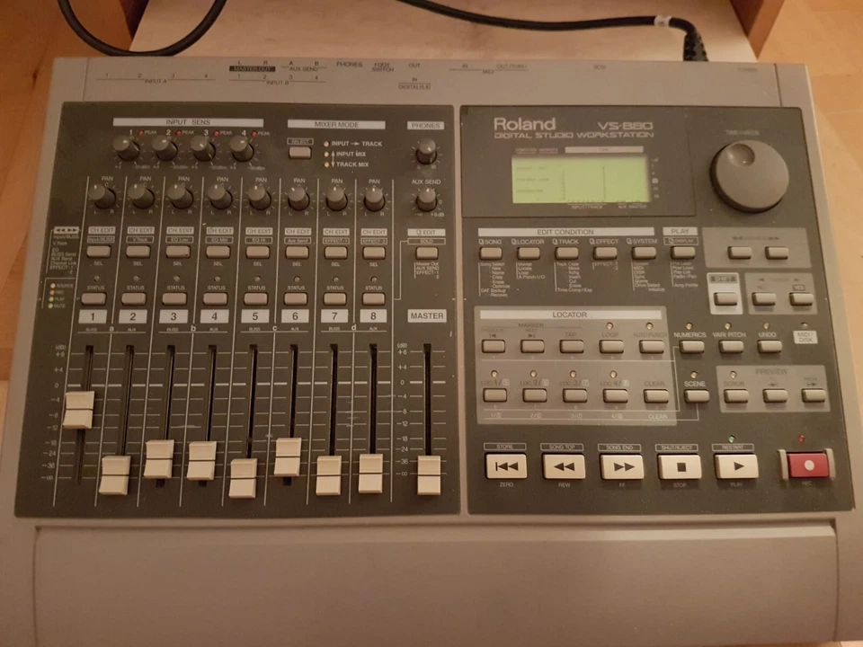  Roland VS-880 8-Spur Harddisk-Recorder 