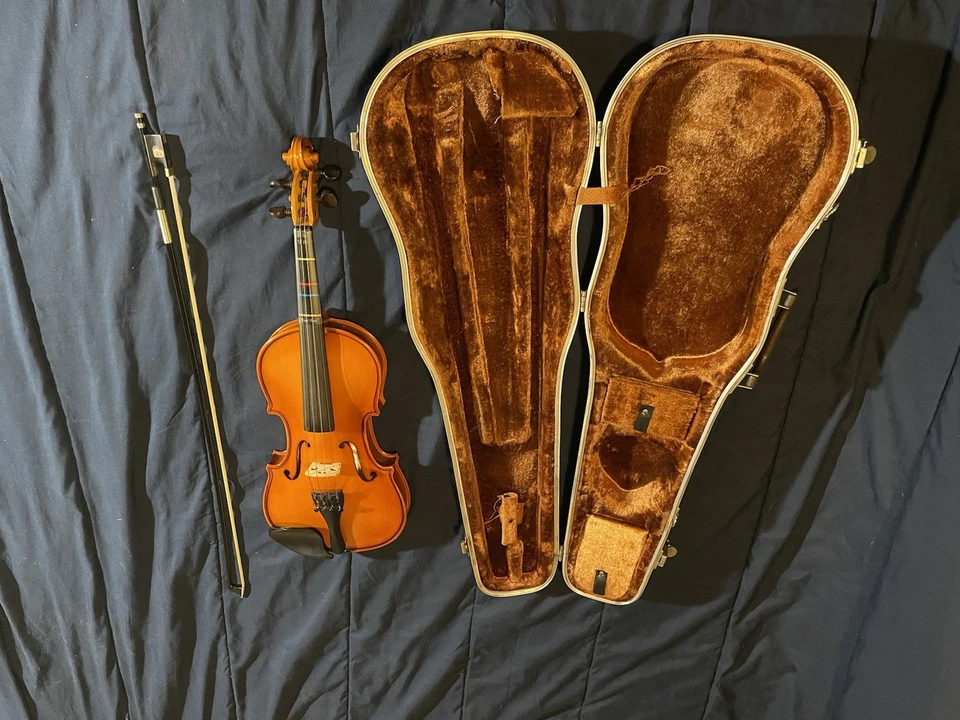 3/4 length violin w/ hard shell, bronze felt interior, and bow featuring abalone - Image 3 of 4