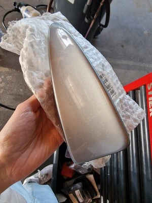 Antenne Haifischflosse BMW 3411480 X3, E83, E87, E81 Tel/GPS - Bild 1 von 3