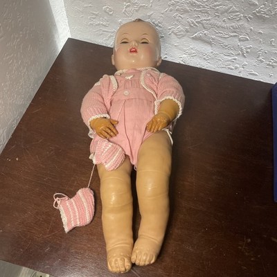 Beautiful vintage composition baby doll dating from around the 1930s 1940s.