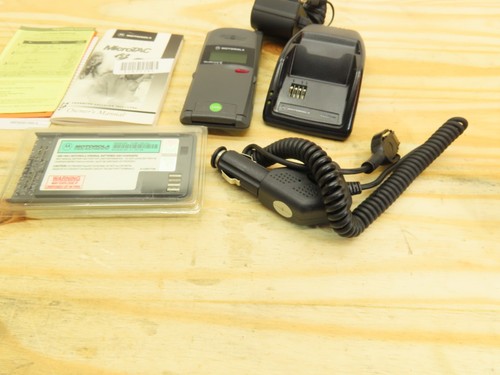 Vintage 1997 Motorola MicroTAC 650 Cellular Flip Phone With Box - Photo 4 sur 7