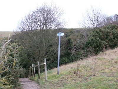 Photo A3 Footpath to Ellesborough Warren A barbed wire fence denies a di c2011