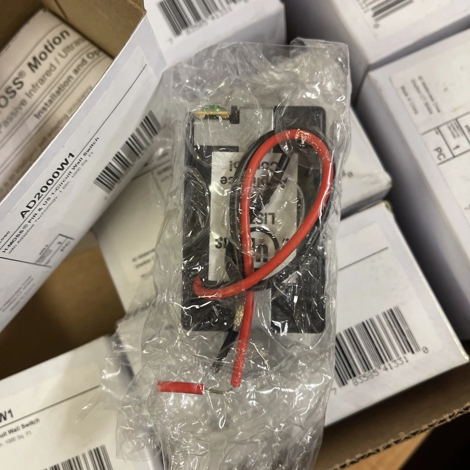 New Hubbell AD2000W1N Adaptive Dual Technology Wall Switch with 1 Relay - Image 4 of 4