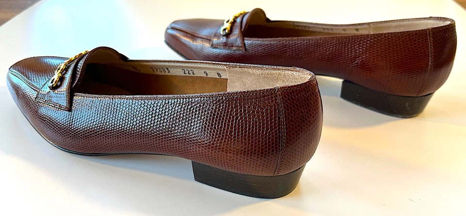 Ferragamo Boutique Becerro Lagarto Elegante Pisos con Detalle de Cadena Talla 9B Foto 4 de 4