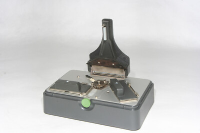 Presse Adhésive Motrice Braun FK-1 Pour Projecteur Super 8 - Occasion