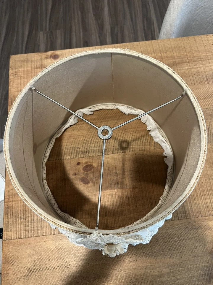 Handmade Cottage Style Natural Burlap And Lace Lamp shade 12” Round X 10" Tall - Imagem 2 de 4