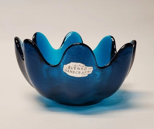 Blenko Turquiose Blue Scalloped Bowl 6143S Hand Blown Art Glass w/ Sticker