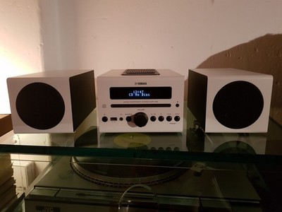 Yamaha MCR-042 Mikro-Komponentensystem CD-/MP3-Player, WMA, FM .Weiss
