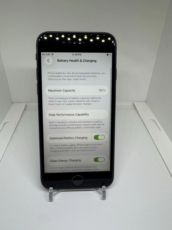 Apple iPhone SE 2ª Generación 64 GB en Negro para Straight Talk Foto 4 de 4