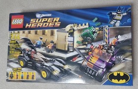Lego 6864 Batman Batmobile and the Two-Face Chase Retired Set 2012 New Sealed 1!