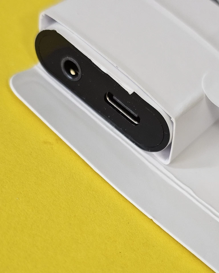 Belkin 3.5mm Audio & USB-C Adaptor - Fast Charge Compatible USB-C Audio Adapter - Image 3 of 4