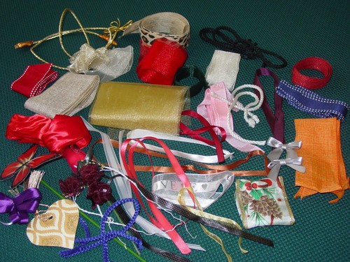 Assorted Gift Package Ribbons Bows Decorations Pre-owned Various colors ...