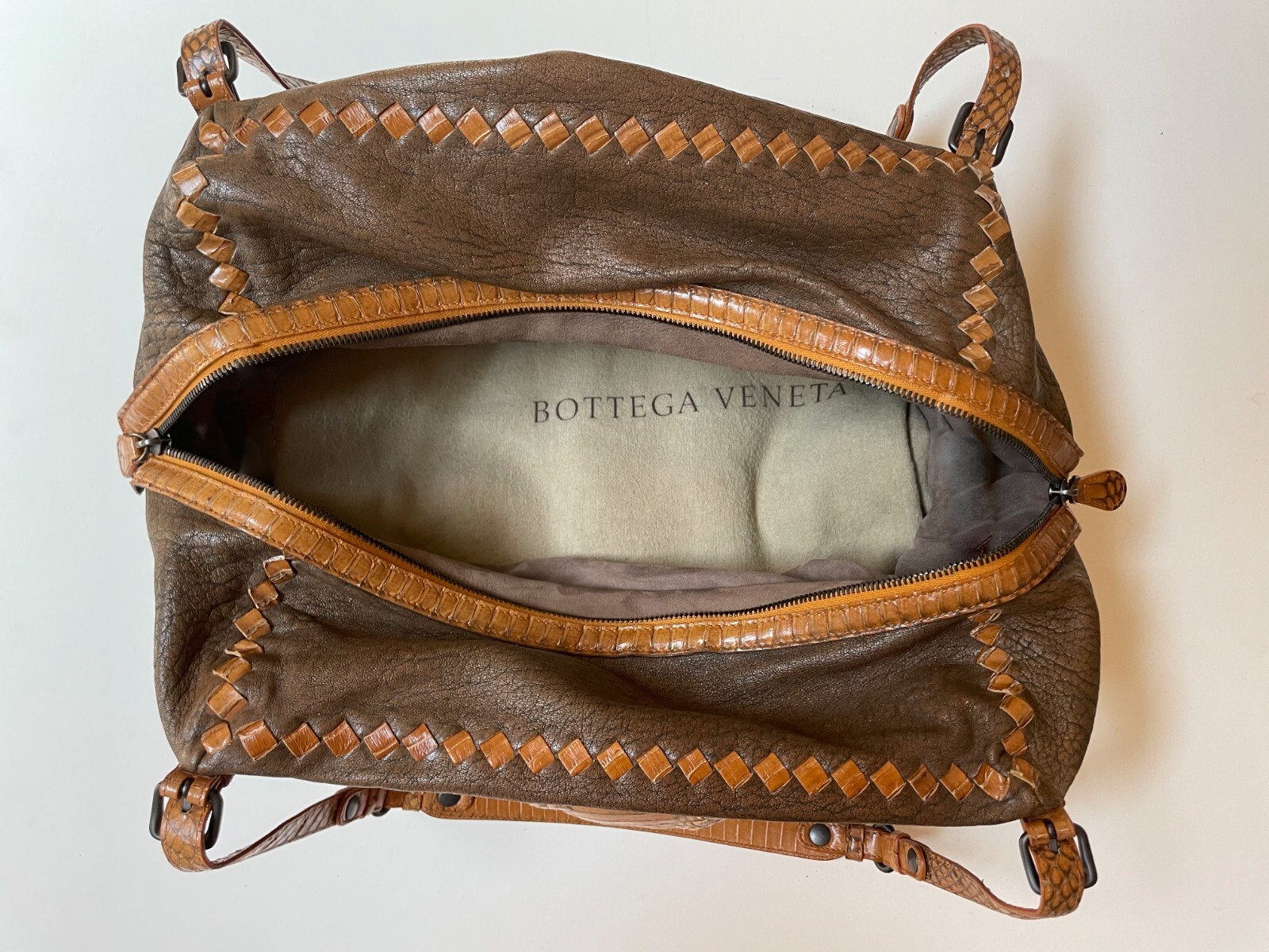 AUTHENTIC BOTTEGA VENETA DESIGNER BAG - image 7