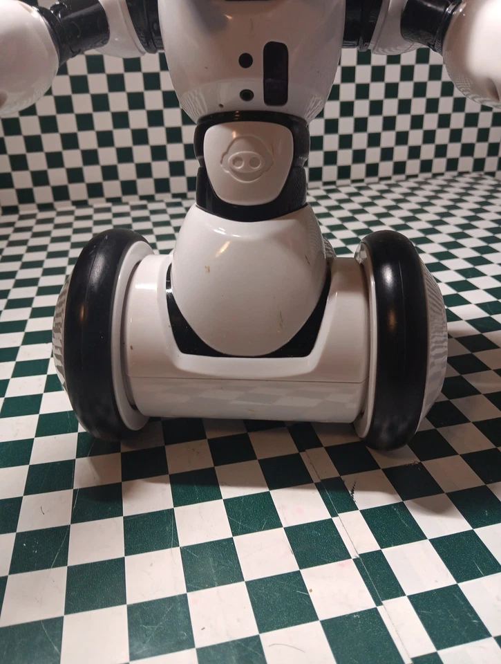 WowWee RoboMe Customizable Robot Buddy No Remote - Image 3 of 4
