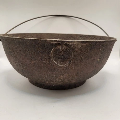 Wagner Ware Sidney Arc Straight Low Logo No. 5 Cast Iron Scotch Bowl c 1920