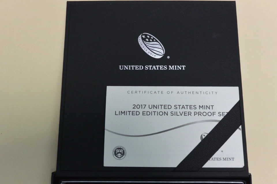 2017 S US MINT LIMITED EDITION SILVER PROOF SET W/ PCGS PR70 Siver Eagle - Image 2 of 4