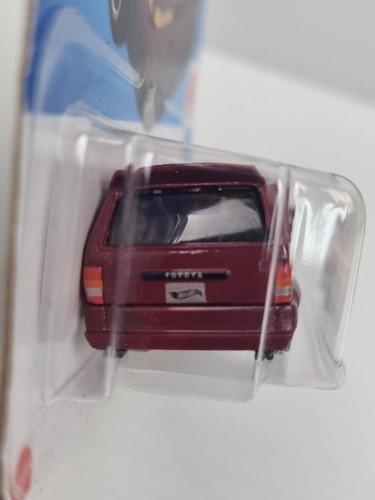 NEW Hot Wheels 1986 Toyota Van Maroon Tarago 2023 95/250 HKK66 Long Card - Picture 5 of 10