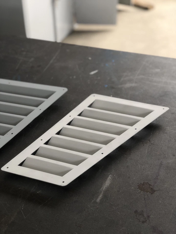 *NUEVO* Rejillas/ventilaciones universales personalizadas para capó de refrigeración todoterreno/fastcars/carros de carreras Foto 2 de 4