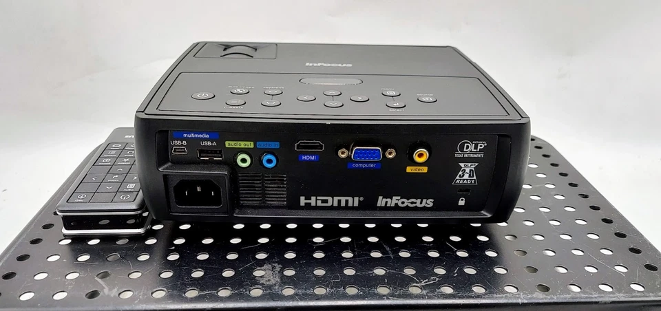 InFocus IN1112A DLP Projector w/ Case * 51 LAMP HOURS* - Image 4 of 4