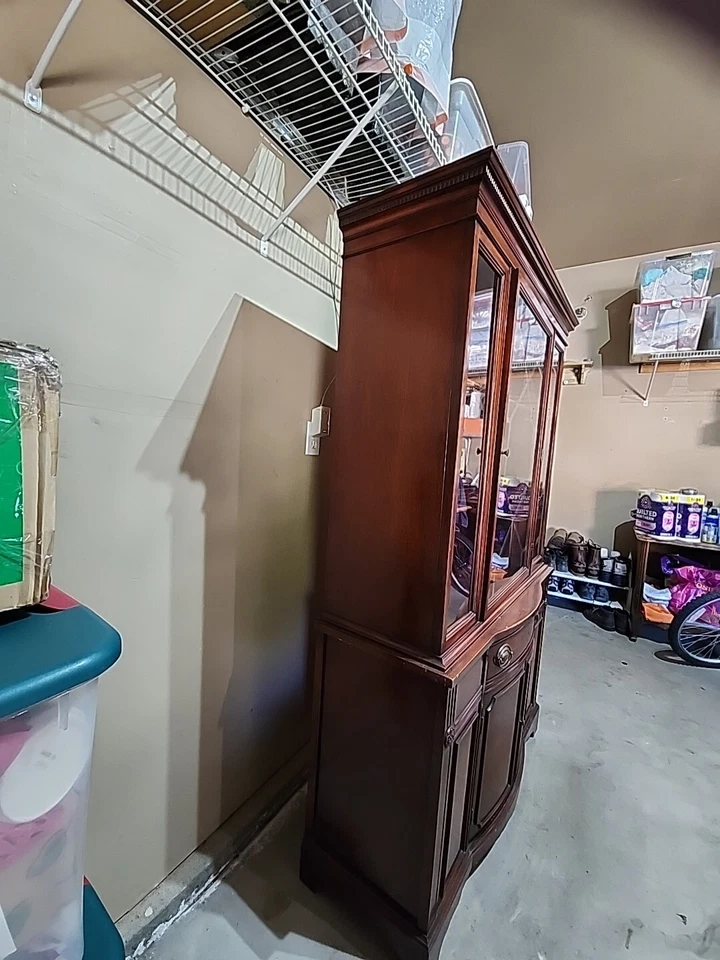 Duncan Phyfe 1940 Georgian-style Mahogany Traditional China Cabinet - Image 3 of 4