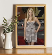 Courtney Hansen : 12