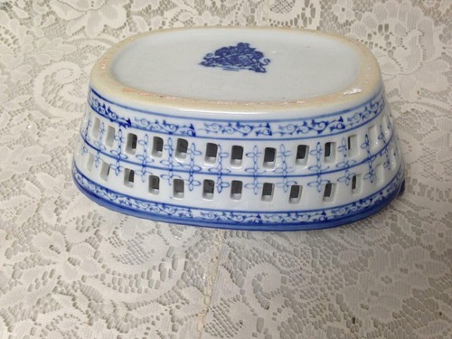 European Scene, Reticulated, Twin Handled Bread Basket , Large 9in x 6in x 4in T - Picture 6 of 8