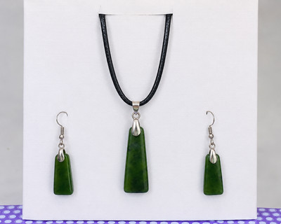 Natürliches Nephrit Jade Schmuckset Anhänger Halskette Ohrringe grüner Stein Handarbeit