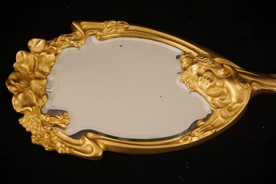 Antiguo espejo tocador de mano francés Art Nouveau bronce dorado mujer figura floral Foto 3 de 4