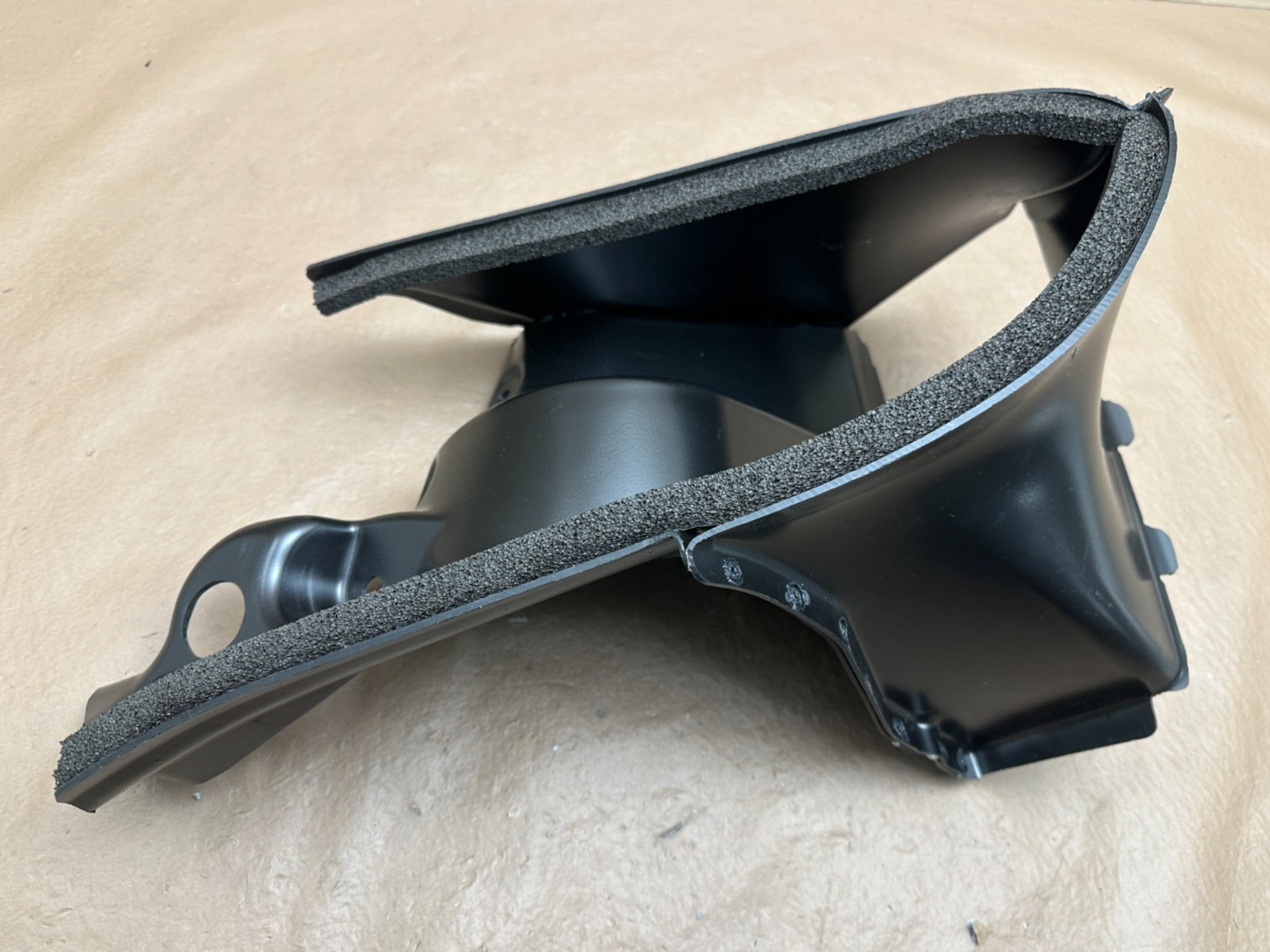 2018-2023 ASTON MARTIN VANTAGE RIGHT RH AUXILIARY RADIATOR AID GUIDE DUCT OEM
