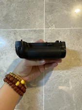 Original Nikon MB-D16 Battery Grip for Nikon D750