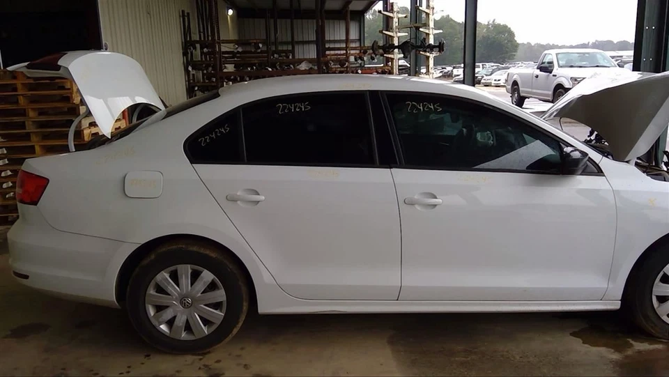 (LOCAL PICKUP ONLY) Fuel Tank Base Hatchback Fits 10-14 GOLF 1171435 Foto 2 de 4