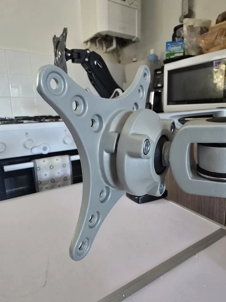 FLEXIMOUNTS Aluminum Full Motion Dual Arm Desk Monitor Mount RRP £49.99 - Image 3 of 4