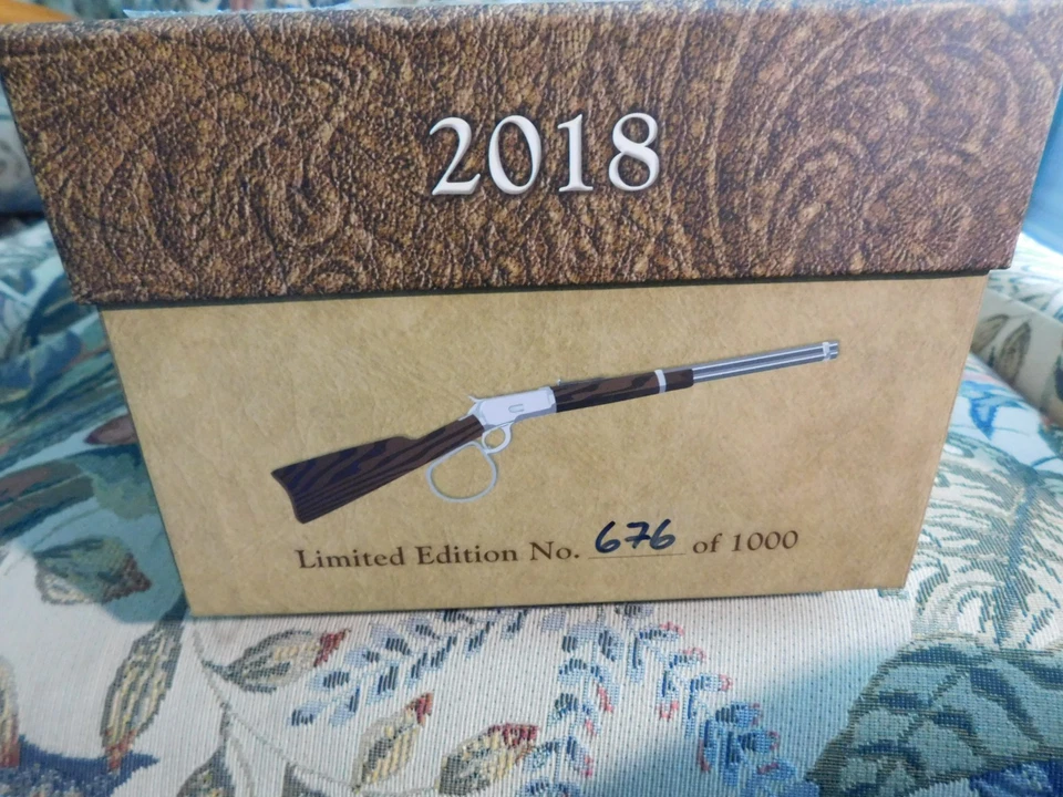 THE RIFLEMAN 60TH ANNIVERSARY DVD SET COMPLETE SERIES CD COA PIN BANDANA SCRIPTS - Image 3 of 4