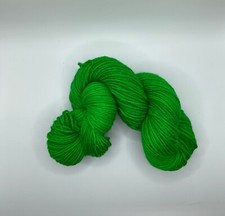 1 Skein/Hank Hand Dyed Yarn Kelly Green 100 Non-Superwash Merino 100gm 218yds