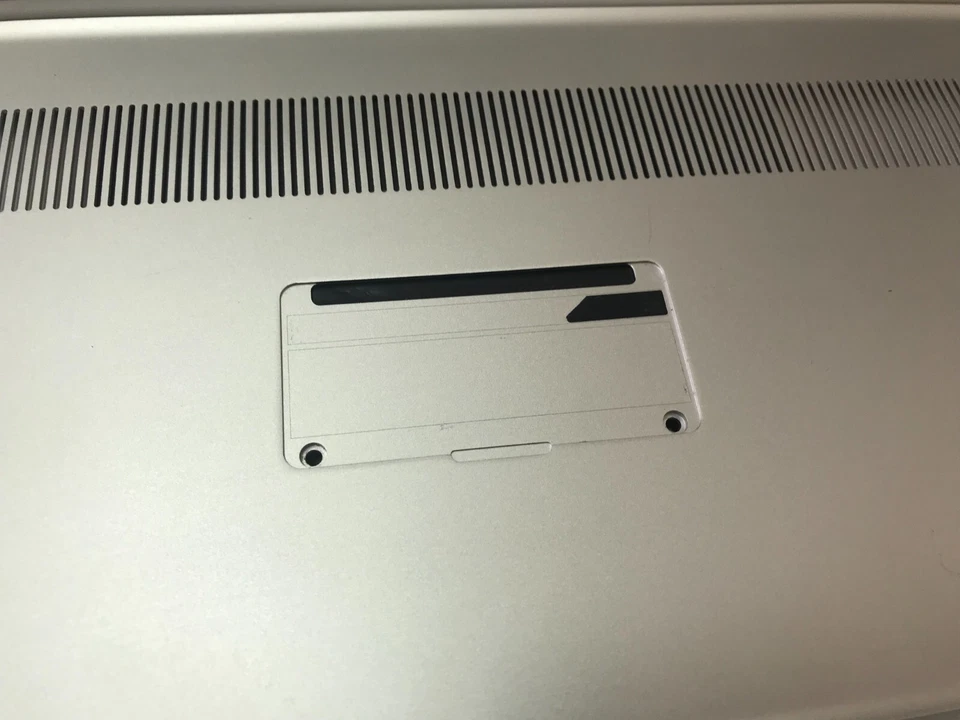 Funda base inferior original Dell XPS15 9570 P/N- GHG50 Foto 3 de 3