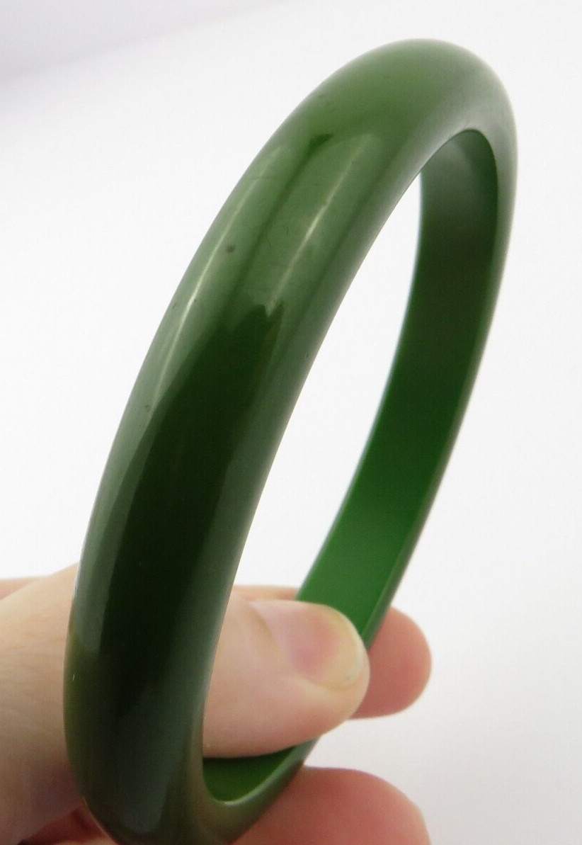 Vtg. Dark Green Solid Bakelite Bangle Bracelet Re… - image 6