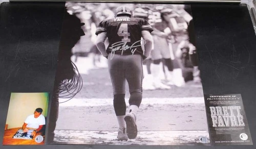 Brett Favre Signed 16x20 Photo Green Back Packers Autograph COA/HOLO ZJ19223