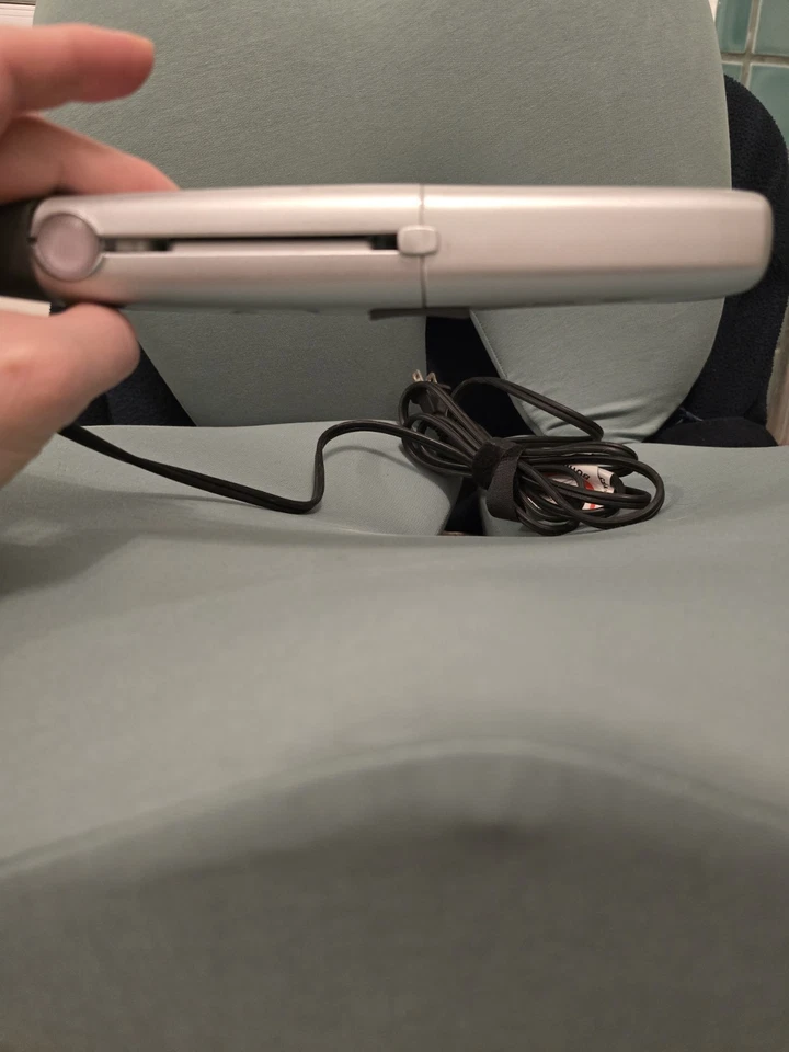 T3 SINGLEPASS LUXE - NEW - 1" Professional Straightening & Styling Iron  - Image 2 of 4