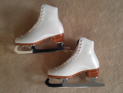 RIEDELL 355 SILVER STAR LADIES FIGURE SKATES, SELECT CLASSIC BLADES SIZE 4 N