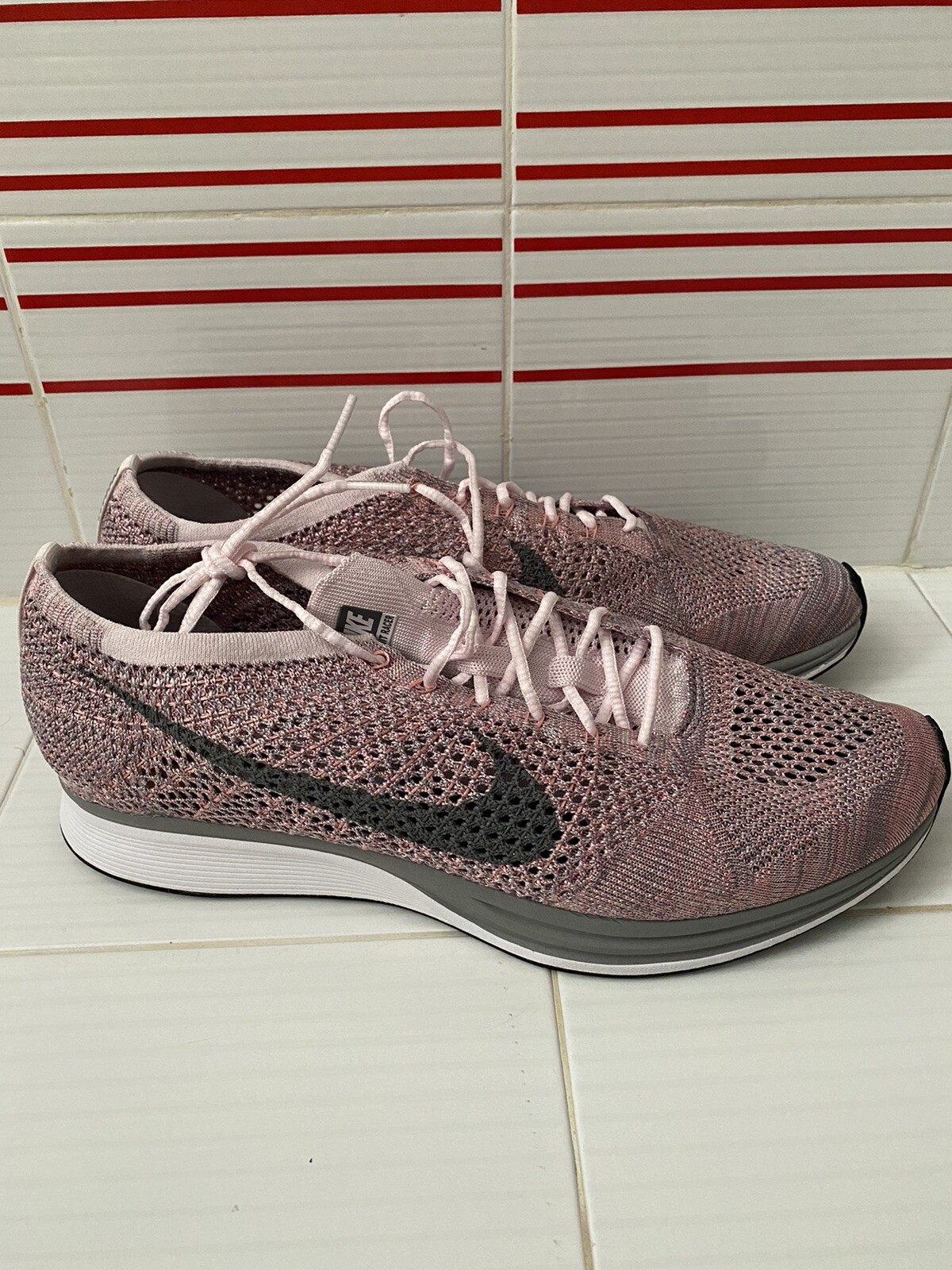 flyknit racer strawberry