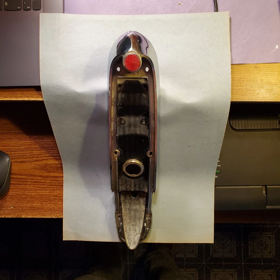 Chrysler 300/New Yorker/Windsor 1955 2 puertas techo rígido luz trasera bisel cromado Foto 3 de 4