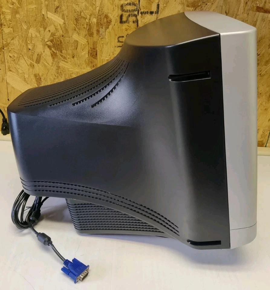 Monitor de computadora Compaq FS7600 17" VGA CRT (1280 x 1024 @60Hz) - Retro Gaming Foto 4 de 4