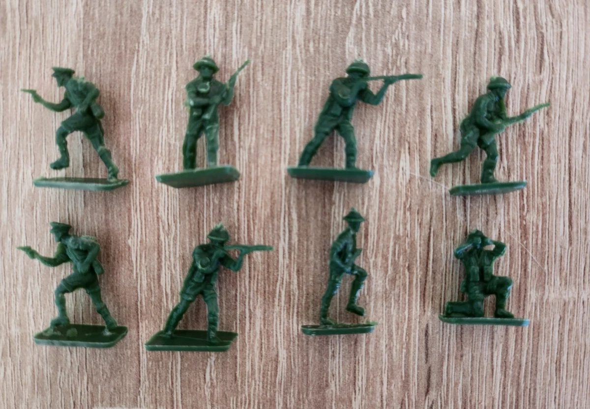 GROS LOT DE figurines petits soldats 1,32 en plastique jouets EUR 10,00 GROS LOT DE figurines petits soldats 1,32 en plastique jouets EUR 10,00