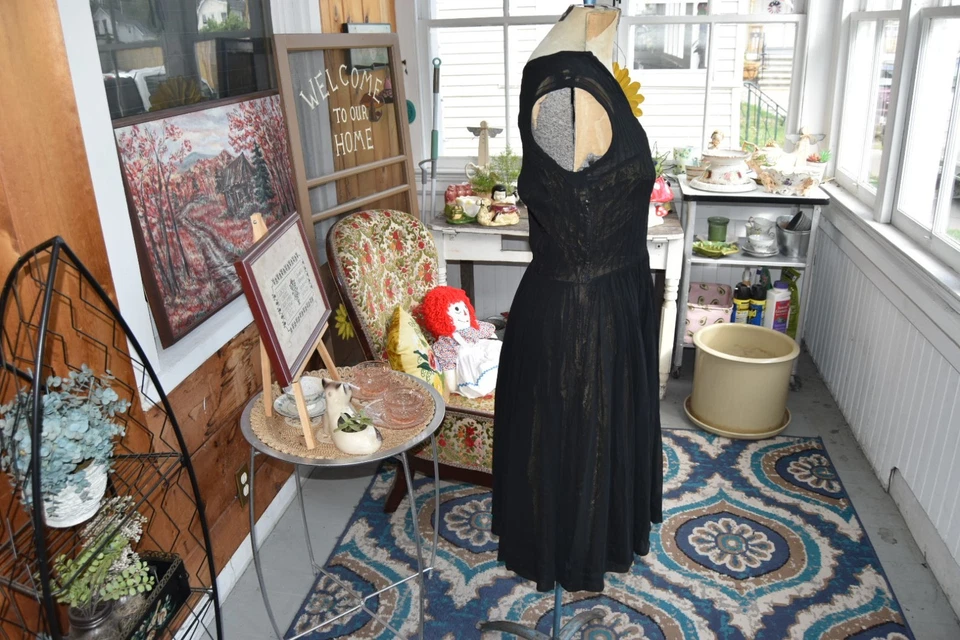 Vintage 1940s Black Chiffon Cocktail Dress Green Satin Underlay Size 6 Small-Med - Image 4 of 4