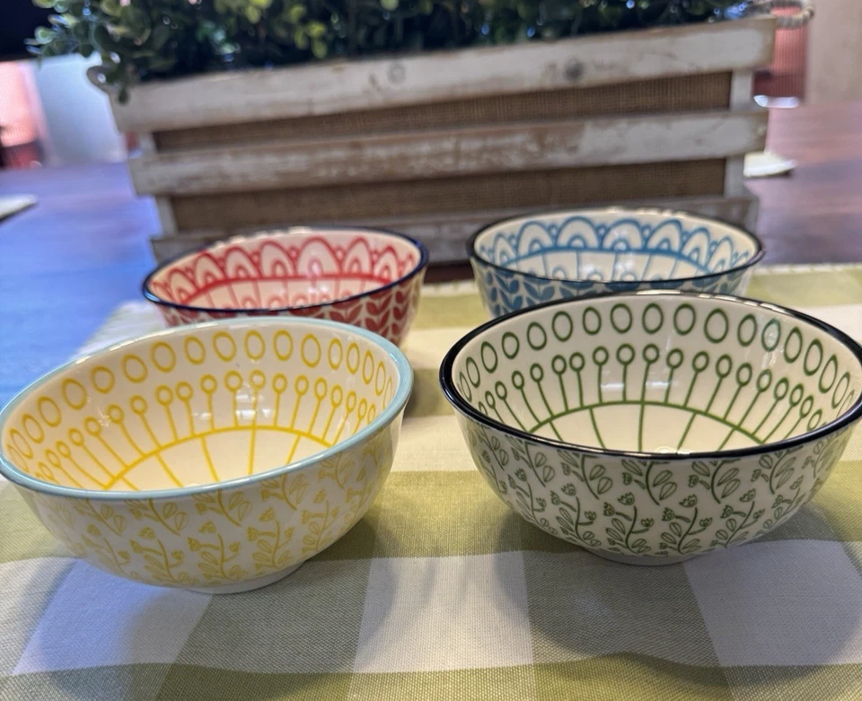 Juego de 4 cuencos creativos de gres cooperativo colección Lotta 4-1/2" redondos x 2-1/4" H Foto 4 de 4