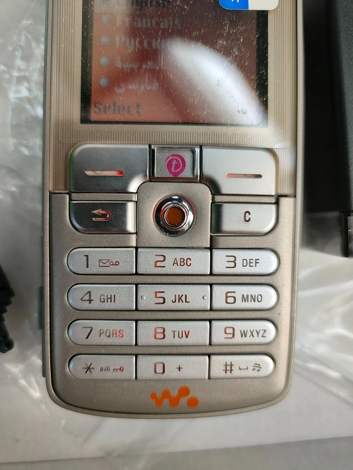Sony Ericsson W800  Unlocked 2G english multi-language phone - Image 3 of 4