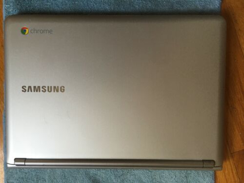 Samsung Chromebook 3G XE303C12 11.6" 16GB, Samsung Exynos 5 Dual, 1.7GHz, 2GB - Picture 1 of 12